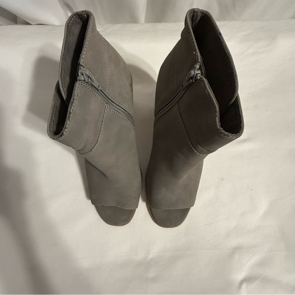 BC (Born in California) Gray Heeled Booties - Size 8.5 - Picture 6 of 10
